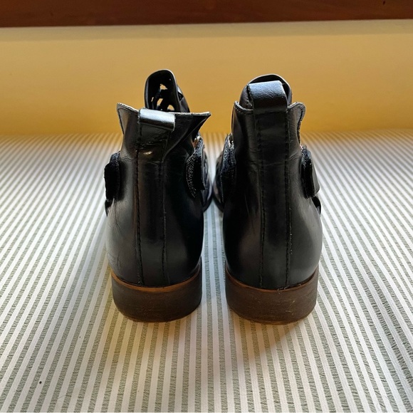 EUC. Musse & Cloud ankle bootie. - Picture 6 of 10